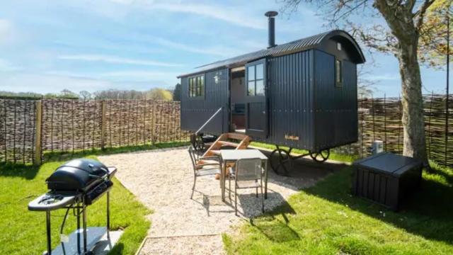 BaaNone Shepherds Hut