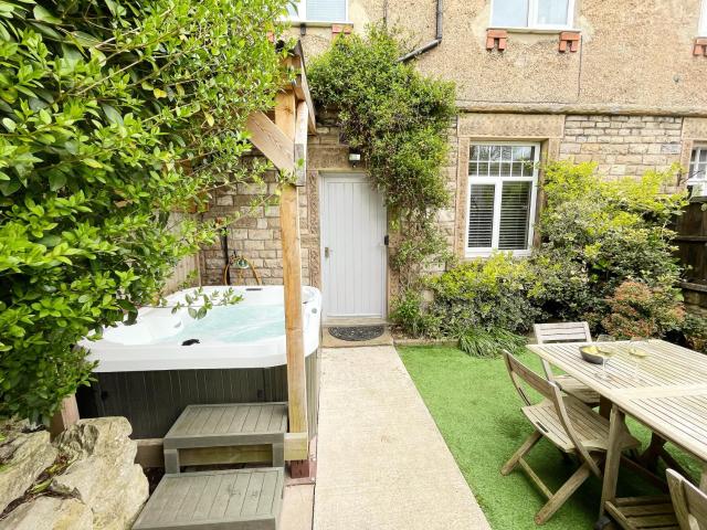 The Bakewell Haven - Hot tub - Pets - Sleeps 9