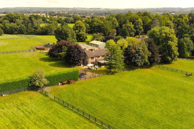 A Private Luxe House with Hot tub in a Country Estate