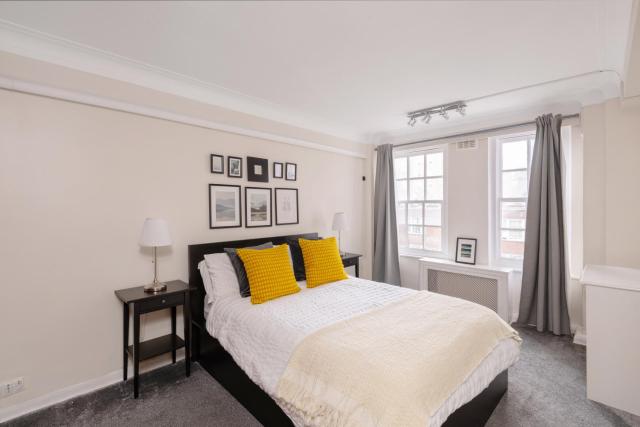 2-Bed Marylebone Apartment with Concierge & Private Elevator - Next to Oxford Street, Selfridges & Hyde Park