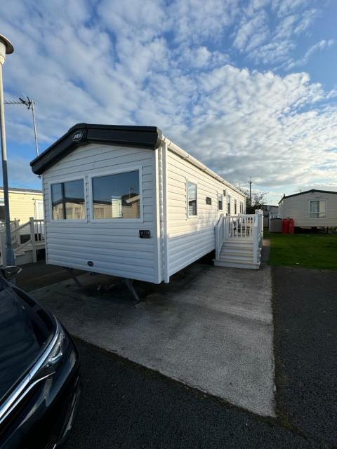 Caravan - 3 Bedrooms, Sleeps 8