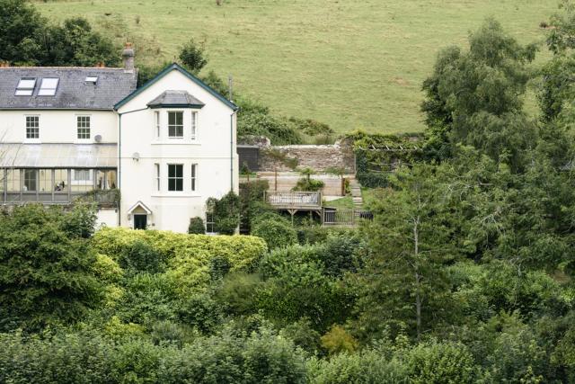 Vine House, Bantham in South Devon near to beach in peaceful rural location