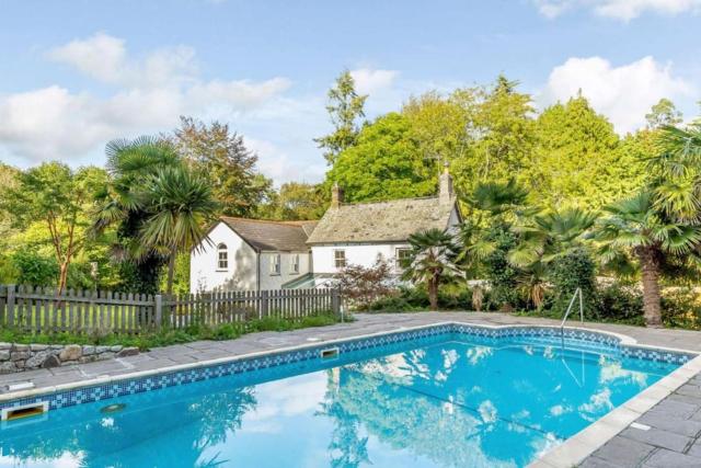 Beautiful Country Farmhouse Set In A Stunning Woodland With Pool, Sauna & Parking at 'The Old Farmhouse'