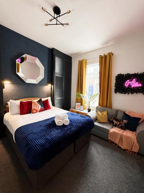 A&A Luxury Stay Rosedale St - Chic, Modern, City Centre, Neon Decor