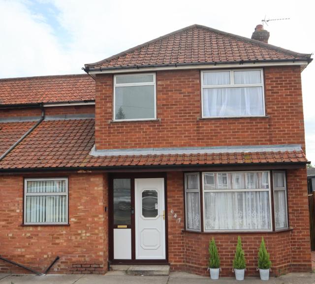 Comfort In Ipswich -3 bedroom house with parking