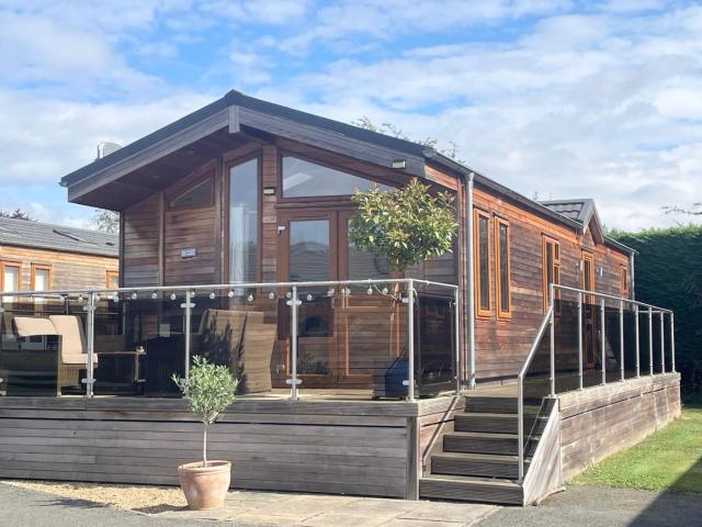 2 Bedroom Log Cabin