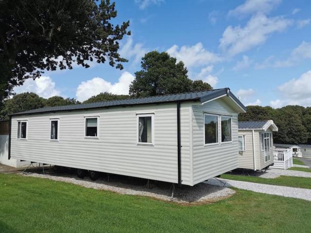 Trevella Caravan Coastal Retreat - Sleeps 8 Guests