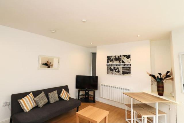 Treforest Simple Flat with Essentials