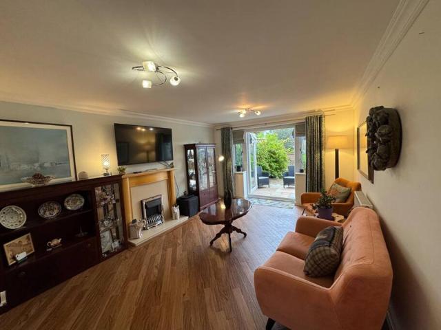 Family Getaway - 4-bed in Swansea