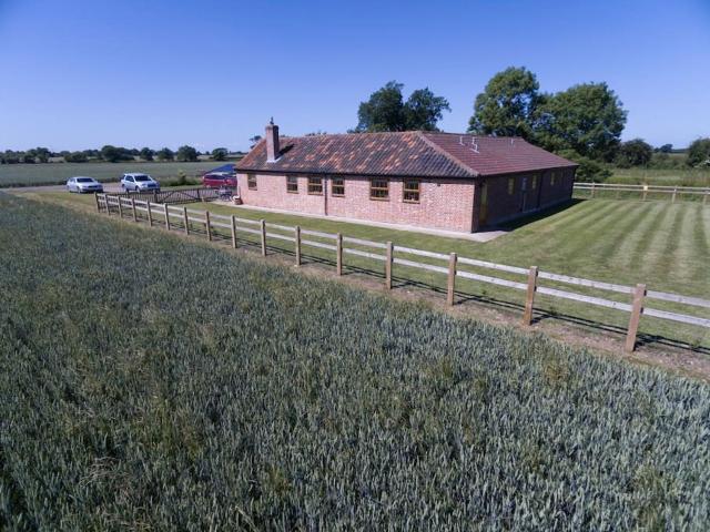 Wood Farm Stables - Sleeps 6-8