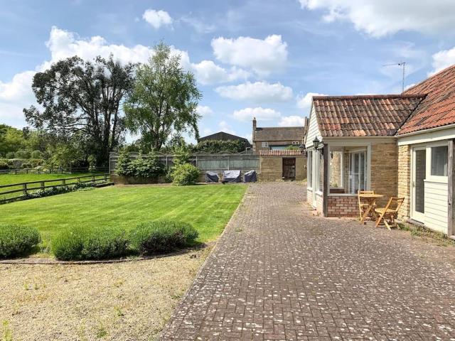 The Barn, rural retreat nr Lacock