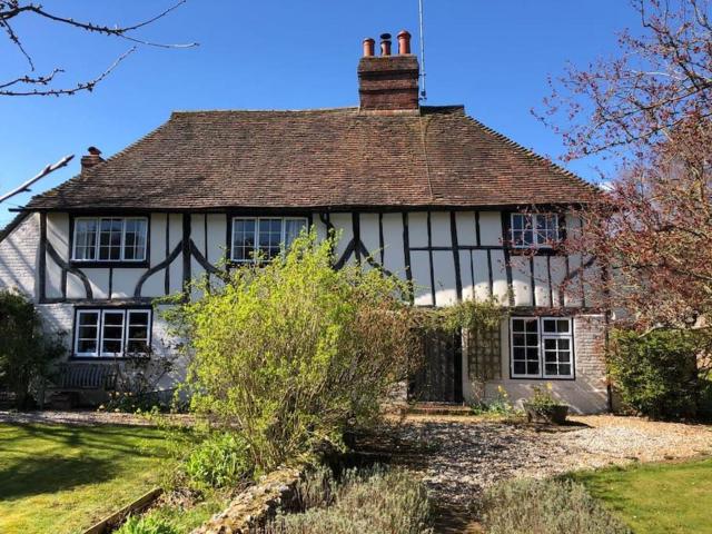 Idyllic 15th century farmhouse with hot tub