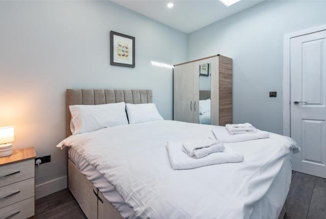 Stylish Town Centre Flat - Comfy, Modern & Convenient