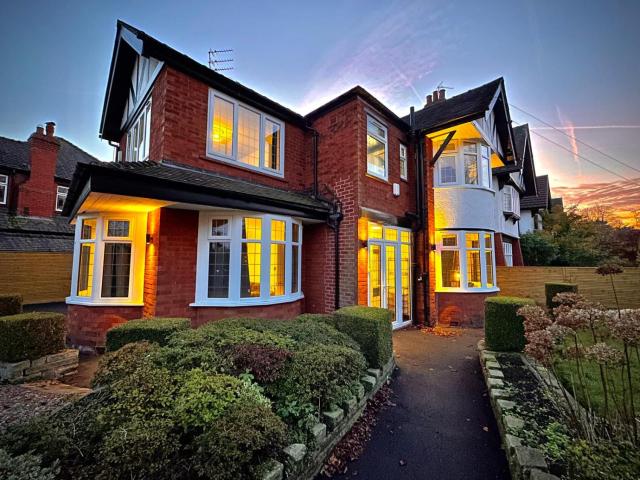 Stylish 5-bed house in Didsbury