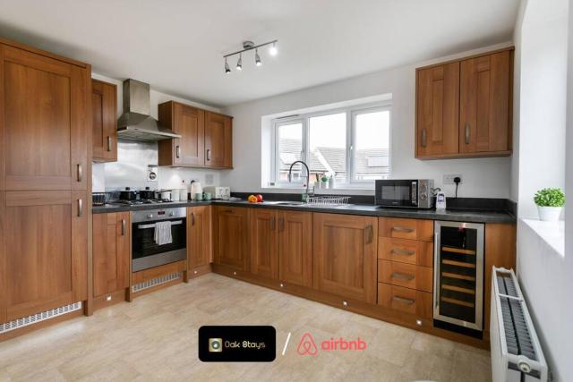 30Nights Special l 3BedRooms l City Center l Leicester l Premium Deals by Oak Stays l Exclusive Deal on 3 Bed City Center Leicester Apartment l Sleeps 6 l Free Parking l Wifi l Stylish l City View l By Oak Stays Short Lets & Serviced Accommodations