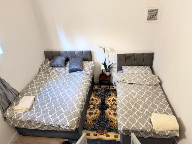 Studio with 3 beds- 20 min from London Bridge and Gatwick Airport