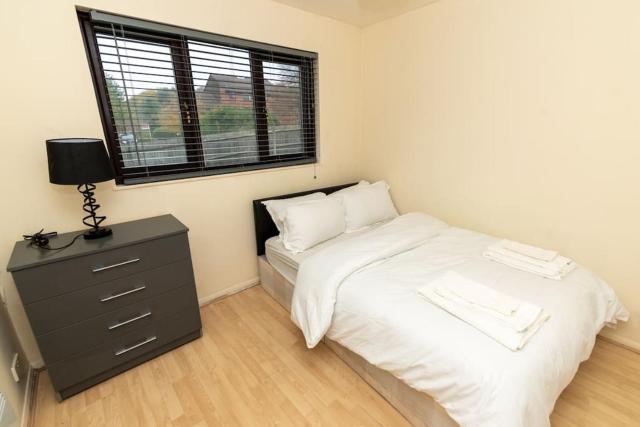 Tranquil 2BR in London Hatfield