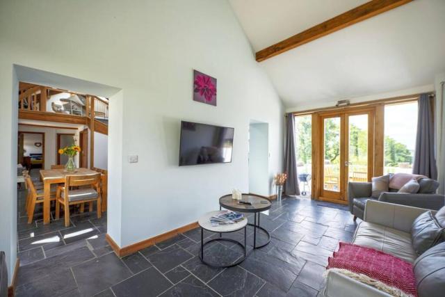 Countryside Escape Tywi Barn in Brecon Beacons