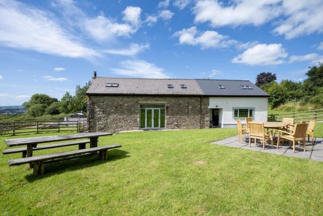 Spacious Teilo Barn Near Castles & Hiking Trails