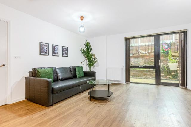 Charming 3BR Duplex in Wembley, 5 Minutes to Tube