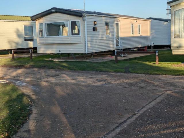 Lovely 6 Berth Caravan At St Osyth Beach Holiday Park Ref 28059Fv