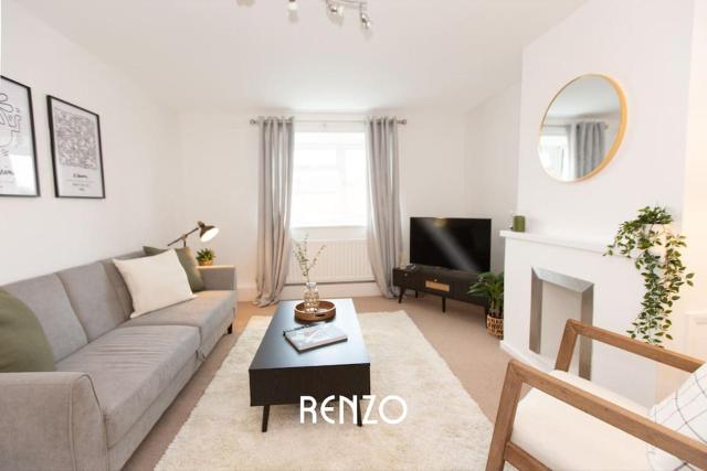 Beautiful 1-bed Home in Newark on-Trent by Renzo, Perfect for Contractors, Free Parking!