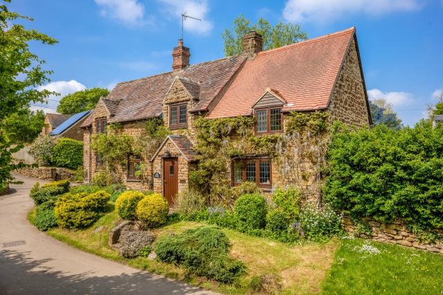 Tom Callows - Gorgeous Rural Cottage in Epwell!