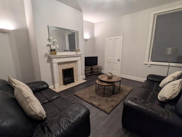 THREE BEDROOM Jesmond Apartment