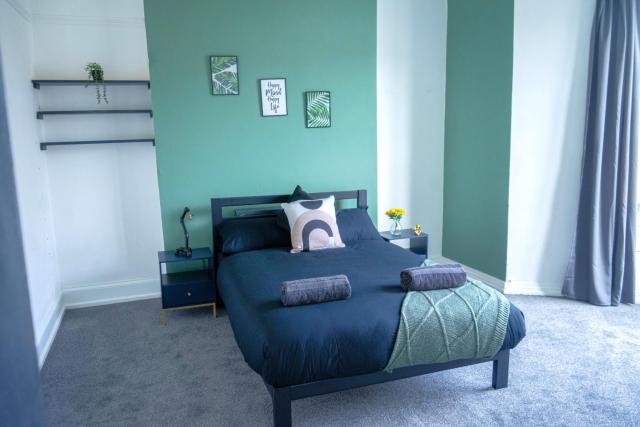 7 Spacious Rooms in Central Swansea - Great for Groups