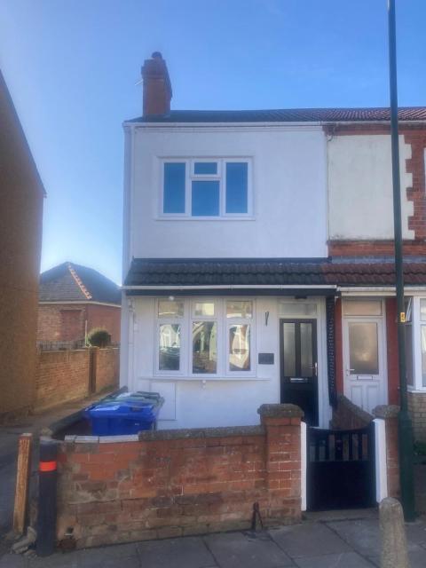 White Sands, NEWLY renovated central 2 bed house near Cleethorpes beach and all amenities