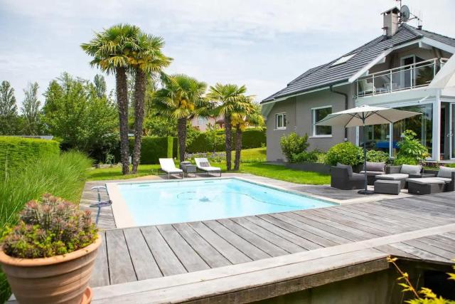 Villa bord du Leman, piscine privée et accés direct au lac