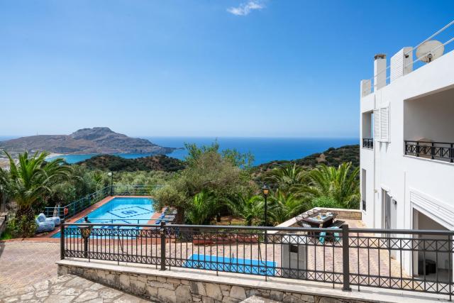 A 5 bedroom villa with pool & amazing sea view!