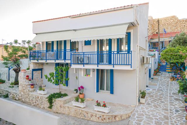 Pythagorio Blue Street Apartment with Balcony