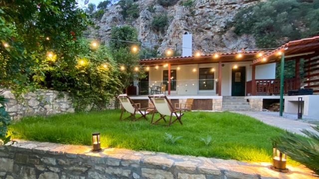 Yiama's Seaside Cottage in Paliokastro near Heraklion City