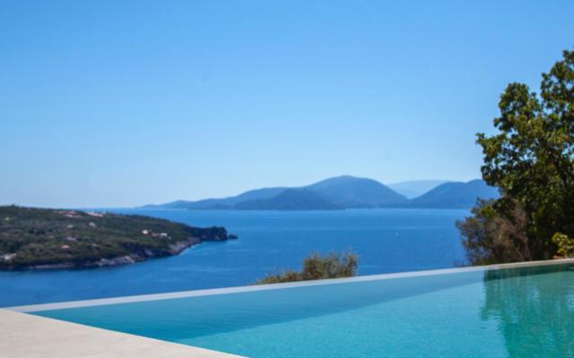 Villa Blauw with Infinity Pool & Sea Views