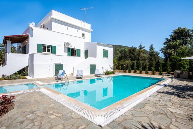 Secret Garden Villa-3BD, Pool & BBQ in Chalikounas