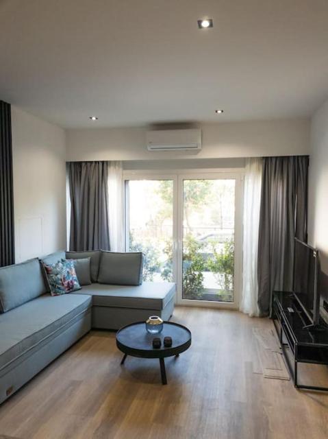 Azalea Suite - 5 min drive to Piraeus Port