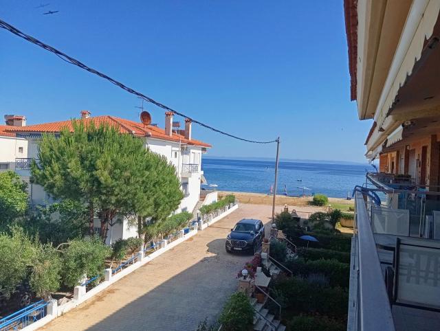 Sunny Apartment 30m from the Beach