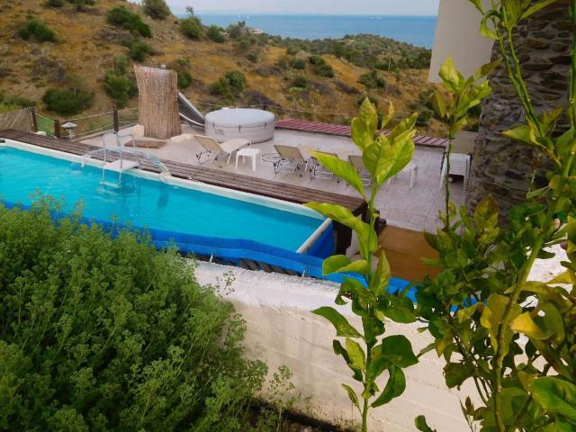 Geräumiges Ferienhaus mit Pool auf Salamina