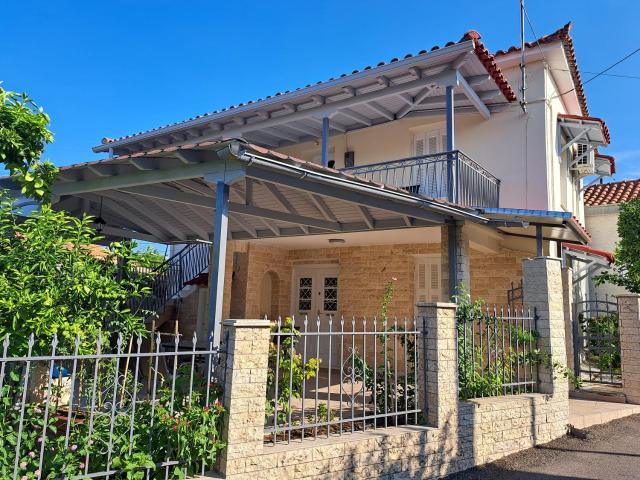 Traditional Stone House-Ideal for families