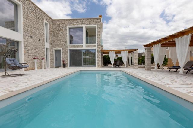 Rafaelia Premium villa with private pool in Drepano