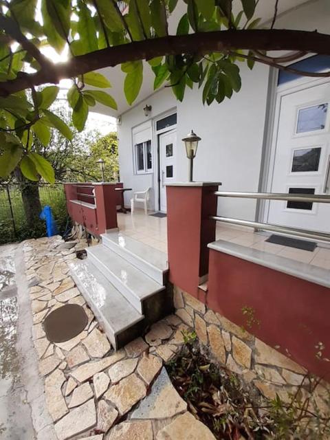 Tranquil new apartmen7t in inland Lefkada