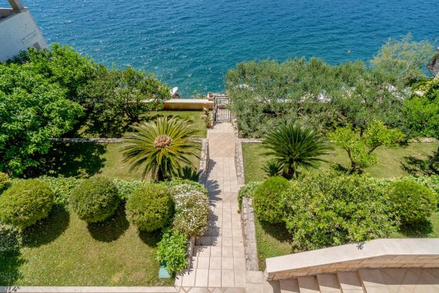 Villa Plantis Dubrovnik - Seven Bedroom Villa with Private Sea Access