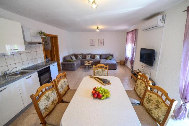 Apartman Lara