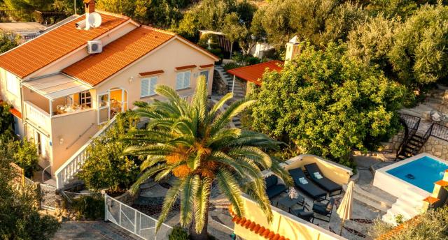 Exquisite Villa with Heated Pool, Sauna, Breathtaking Landscape & Panoramic Views in Banjol