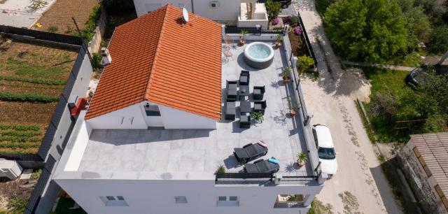 Studio apartman with jacuzzi on rooftop