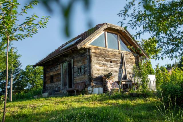 Deda Vinko Off Grid Cabin