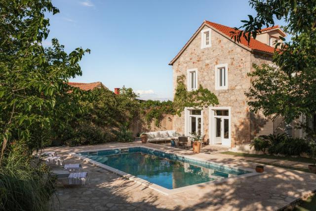 Villa Estelle, Timeless Design in Ancient Stone