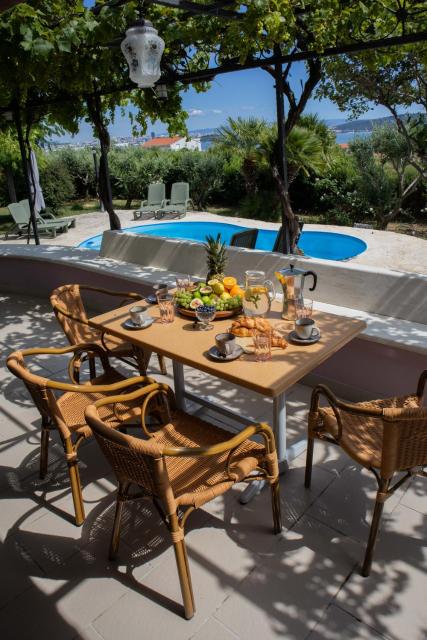 Villa Bellezza with heated pool near Split