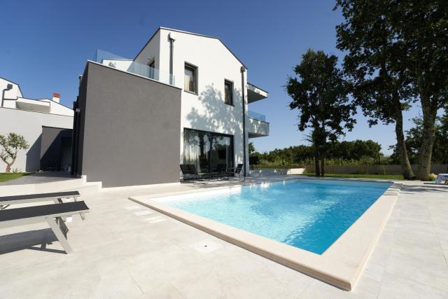 Villa Barbara in Porec for 6 people with private pool & only 1 km from beach